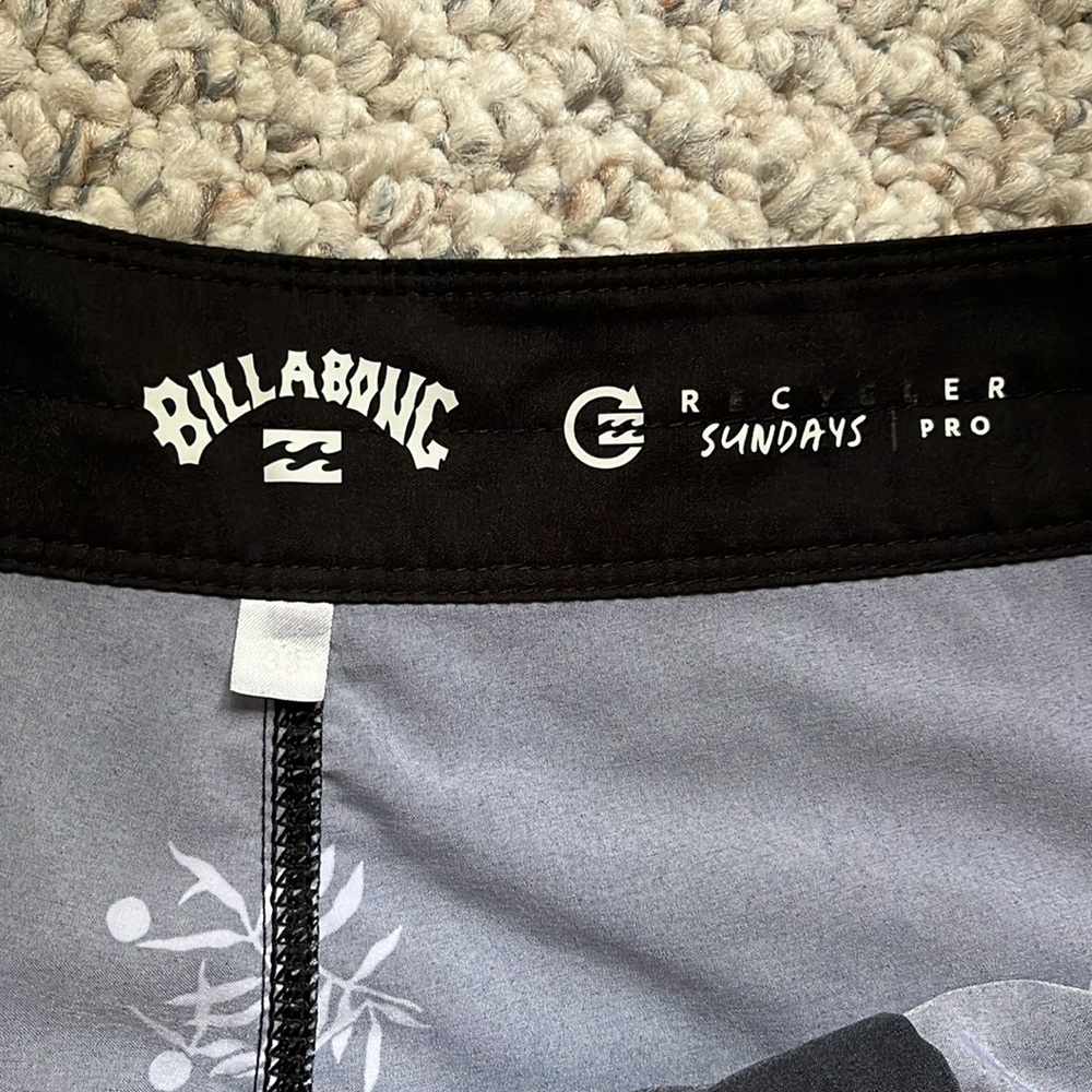 Billabong Men's Swim Shorts - Picture 2 of 10